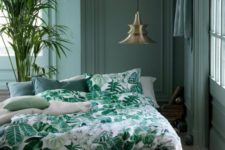 30 a large plant and botanical bedding that echoes with it