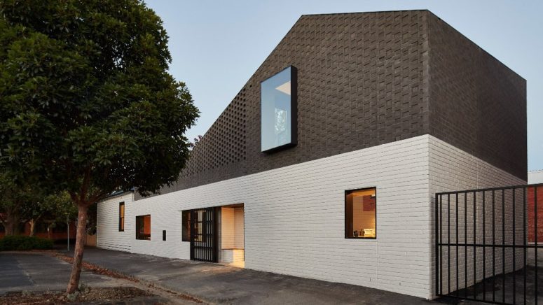 Perimeter House With A Private Courtyard And A Pool