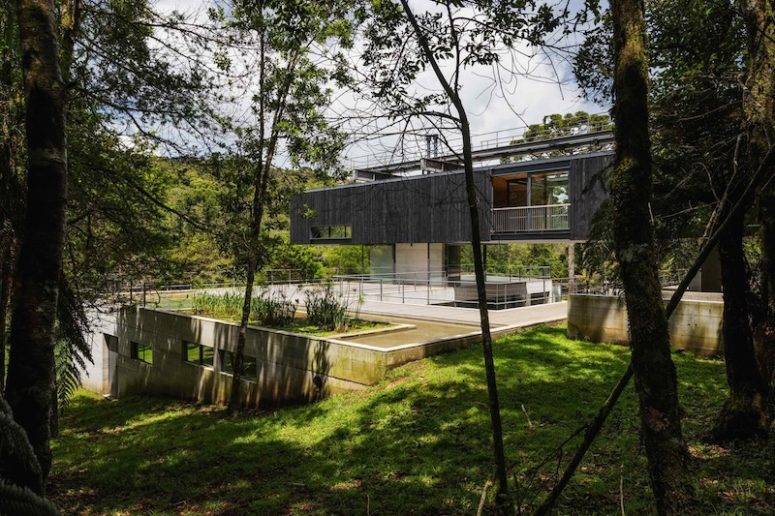 Modern Mountain House That Blends With The Landscape Digsdigs The Ground Floor Is Made Of Concrete And It S Built Into Slope To Merge With