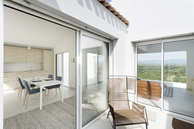 The interiors are neutral yet textural, you'll see wood, denim,l eather, jute and other textures that catch an eye The interiors are neutral yet textural, you'll see wood, denim,l eather, jute and other textures that catch an eye