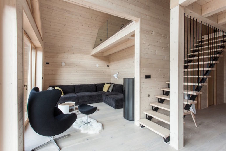 The ground floor features this cozy living space in one of the corners, with a sectional that faces the view The ground floor features this cozy living space in one of the corners, with a sectional that faces the view