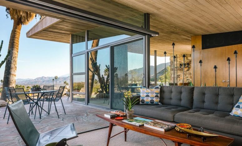 glass door to outdoors This is an outdoor-indoor lounge that can be opened to the outside with glass doors at any moment