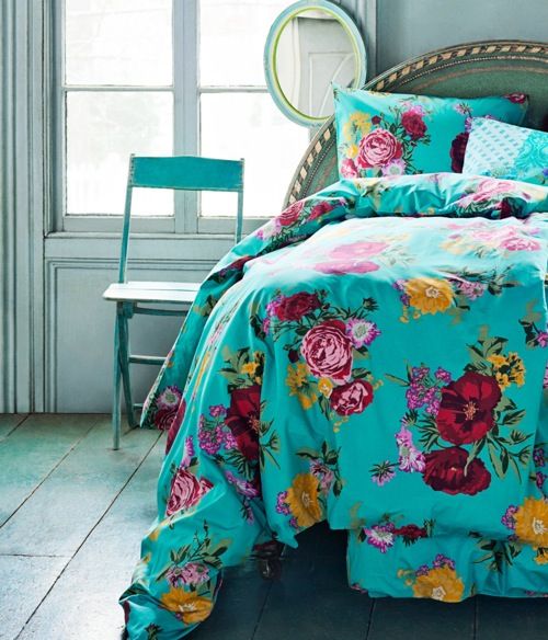 turquoise bedding with fuchsia, yellow and pink large flowers