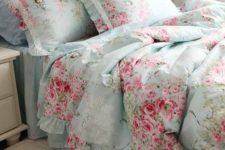 27 vintage-inspired blue and pink rose bedding with lace detailing