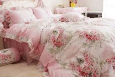 29 vintage-inspired pink bedding with pink flowers and greenery for a princess room