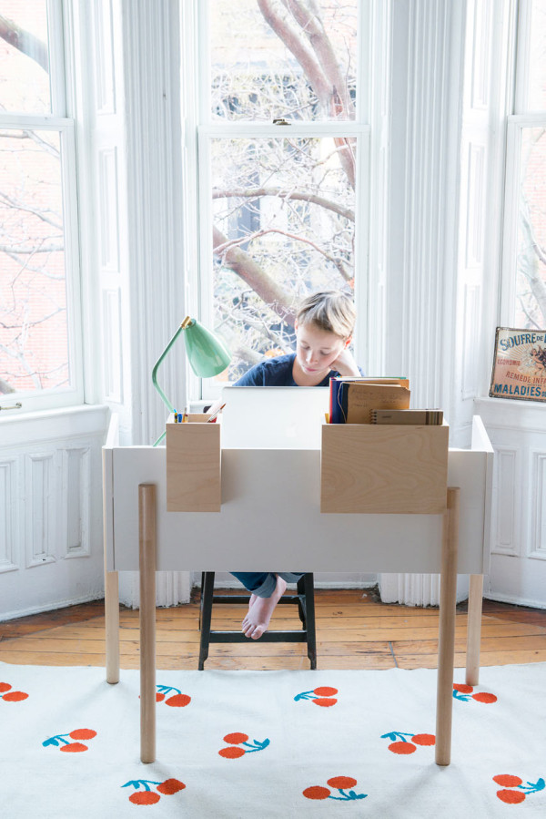 9 Bright And Eye Catchy Kids Desk Ideas Digsdigs Brooklyn Desk By Oeuf Via Design Milk Com