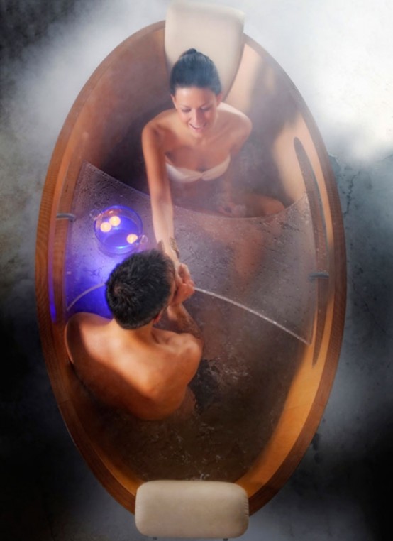 wooden jacuzzi for two by Tempoperdue  (via www.digsdigs.com)