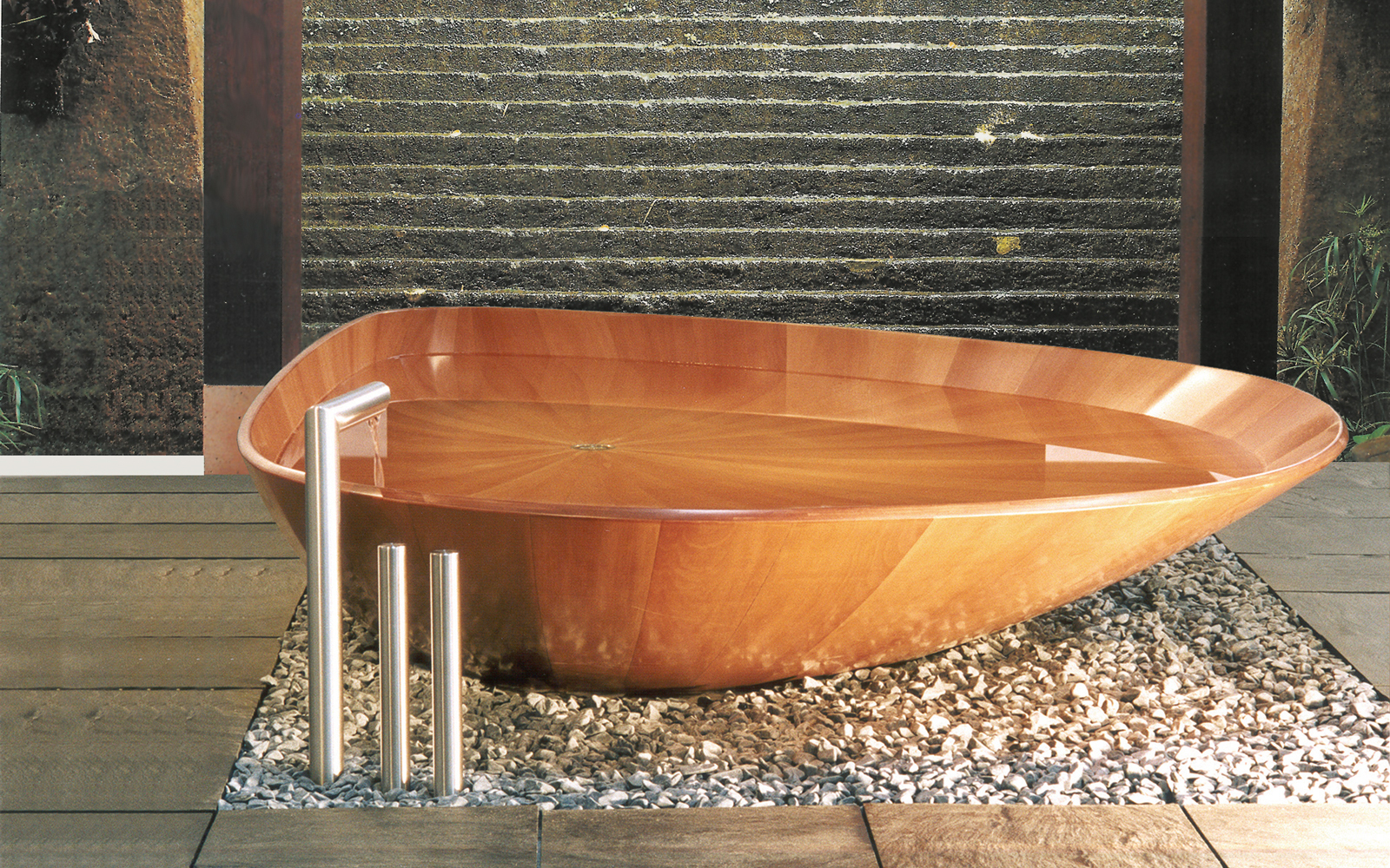 10 Luxurious Wooden Bathtubs For Home Spas