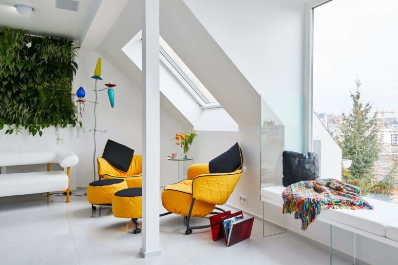 This modern and dynamic apartment is located in Budapest and offers gorgeous views to the city