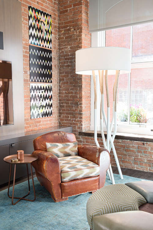 There are colorful artworks everywhere, they look chic and bold, and I totally love the white and gold lamp that imitates tree branches There are colorful artworks everywhere, they look chic and bold, and I totally love the white and gold lamp that imitates tree branches