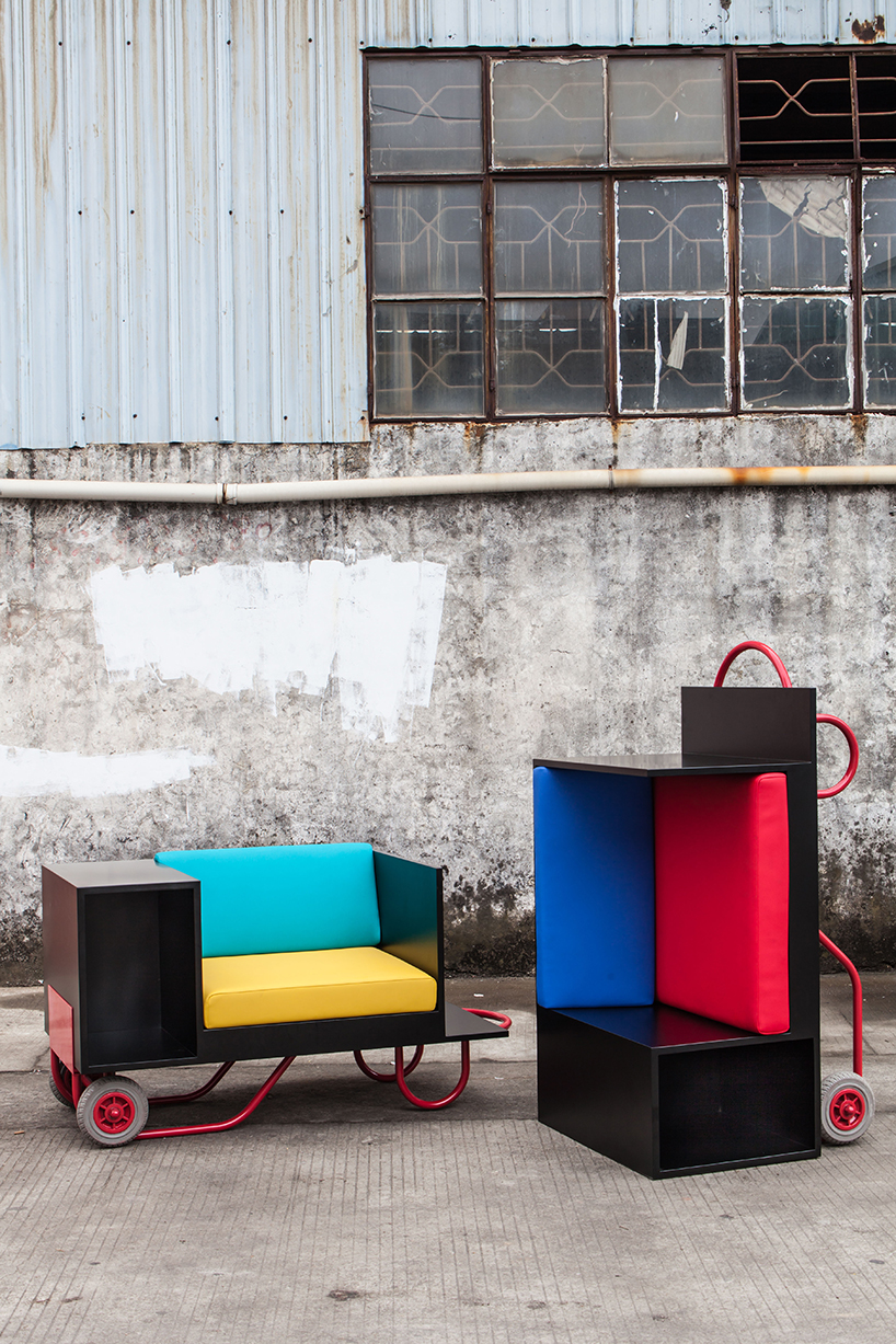 The seating cushions come in 4 colors inspired by le corbusier and can be interchanged