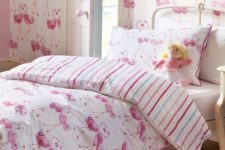 sweet bedding with flamingos