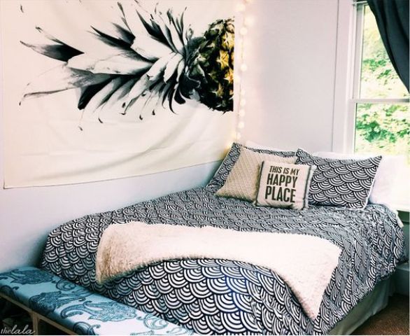 a printed pineapple wall art can be a cool solution for a summer bedroom