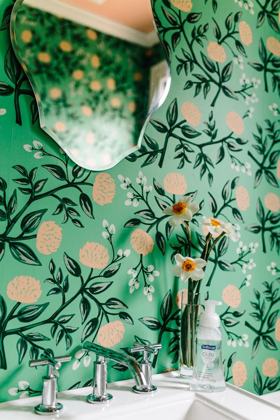 bold green wallpaper with yellow floral prints screams spring and summer and adds cheer to the bathroom
