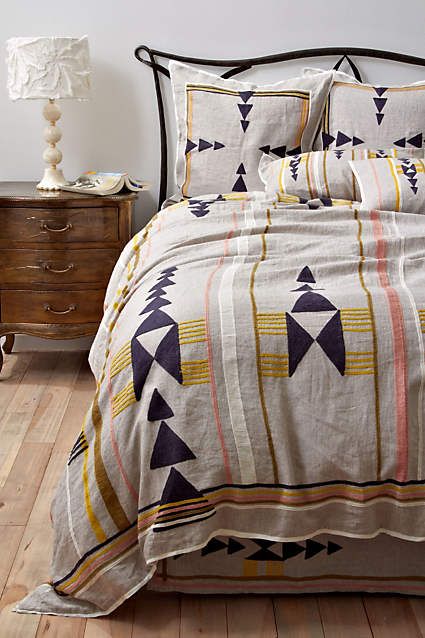 geometric print bedding in grey, black and yellow