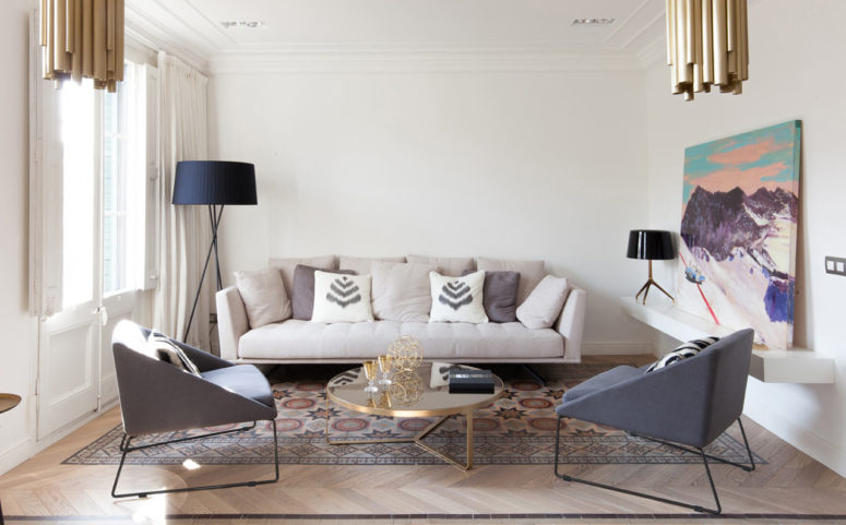 This Barcelona apartment has many traditional features and fresh and modern decor and furniture at the same time