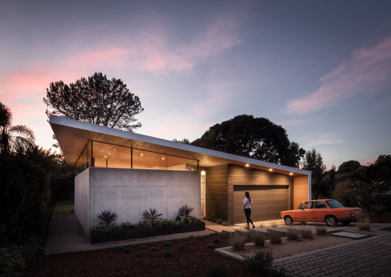 This mid century modern house in California is created for indoor and outdoor living, and it benefits from its U shape