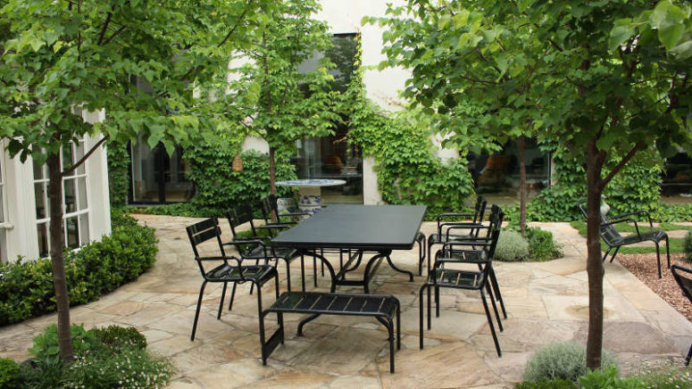 The hardscaping is done with gravel and limestone paving, which looks timeless and elegant