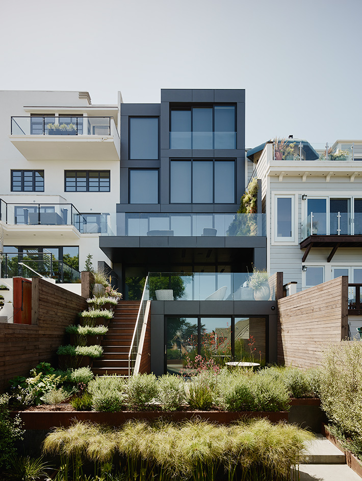 The house has a stepped structure, which was used to advantage during renovation