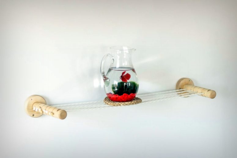 The tightness can be adjusted according to your needs and objects that you need to hold, as you can see here, even a glass jug can be held