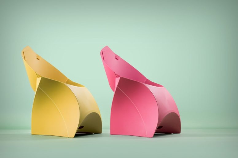 Using just one material not only allows easy packing but also makes it stable enough to hold a sitter Using just one material not only allows easy packing but also makes it stable enough to hold a sitter