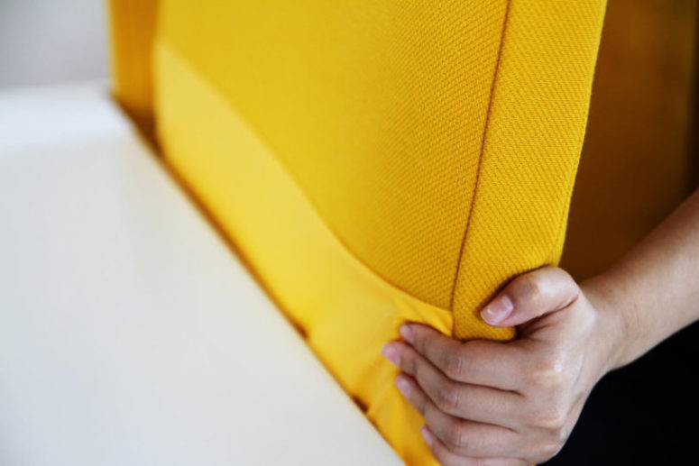 The cushions are kept up with a system of magnets
