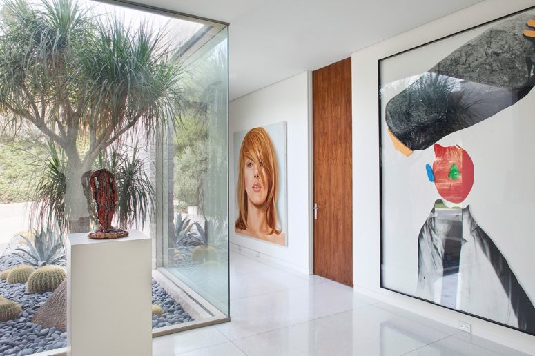 The entrance features a long gallery where the large scale art works are placed, and the rest of the house is built around this space