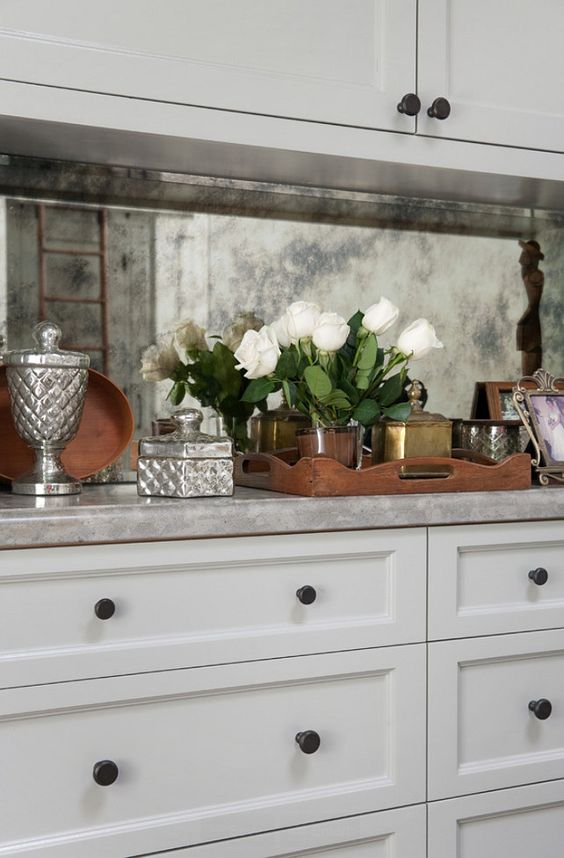 25 Sophisticated Antique Mirror Ideas For Your Home - DigsDigs