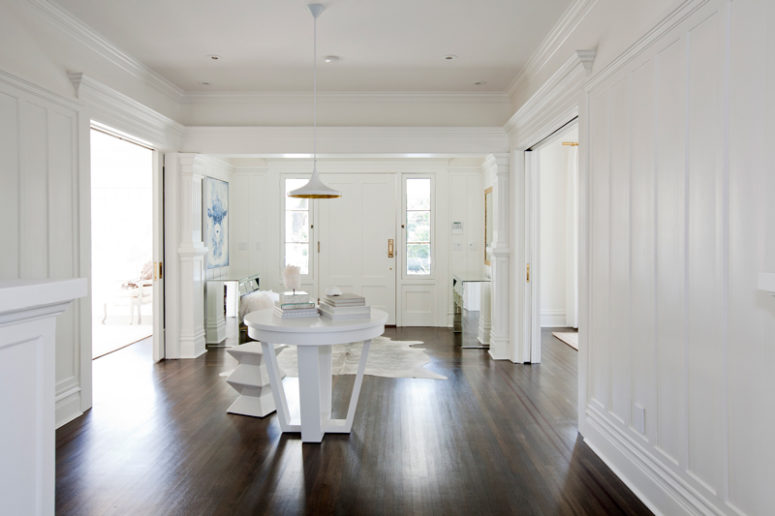 Here's how to use all-whites and make spaces cozy and welcoming at the same time