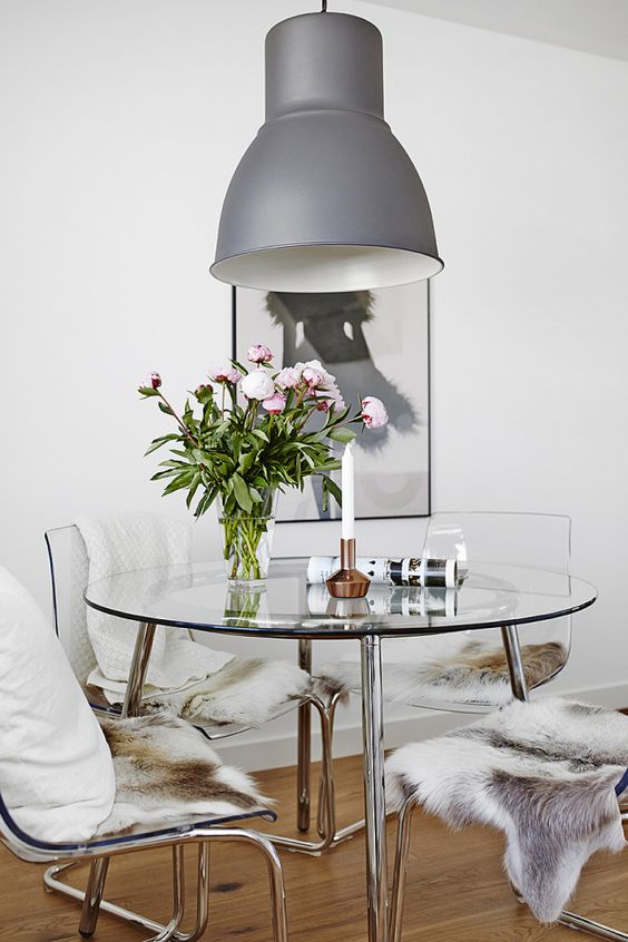 30 Ways To Incorporate A Glass Dining Table Into Your Interior A Chic Modern Round Dining Table With Steel Framing And Glass Tabletop Looks Cool
