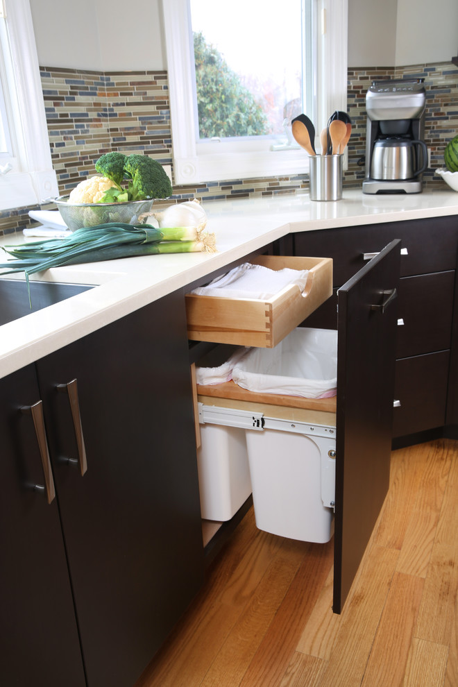 Where to Put a Trash Can in a Small Kitchen: 8 Options  Kitchen garbage can  storage, Small space diy, Small kitchen trash can ideas