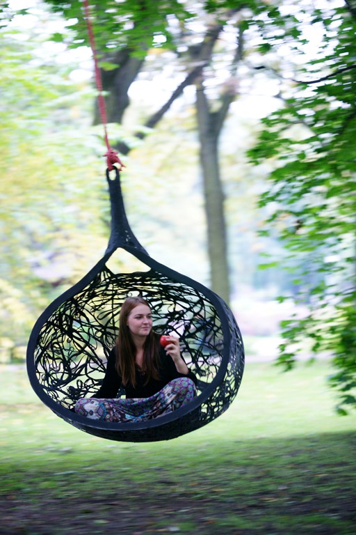 10 Summer-Ready Outdoor Hanging Chairs - DigsDigs