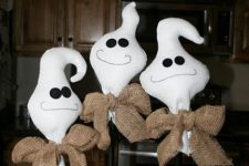 03 some tabletop ghosts made of white fabric, black buttons and burlap bows