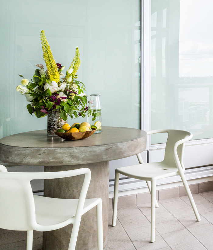cute balcony decor with fresh blooms