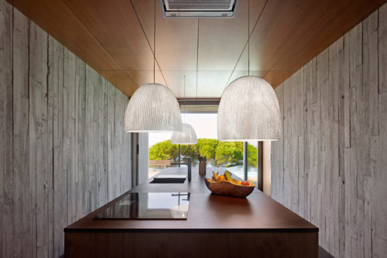 The pendant lamps imitate seaweed, they look chic and will fit many types of interiors