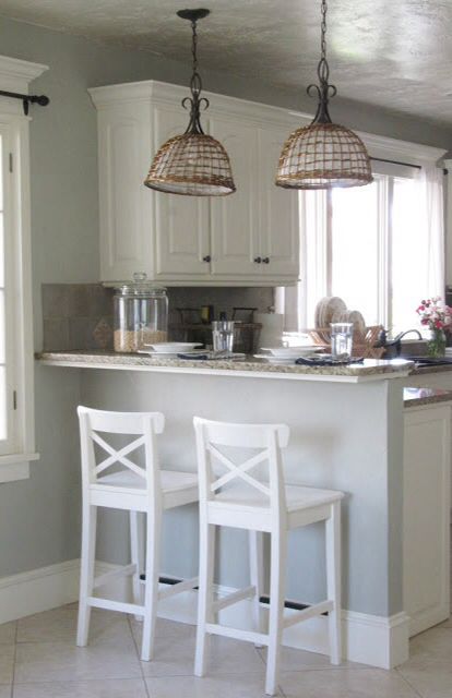 a very small two-level countertop can be used for cooking and for breakfasts