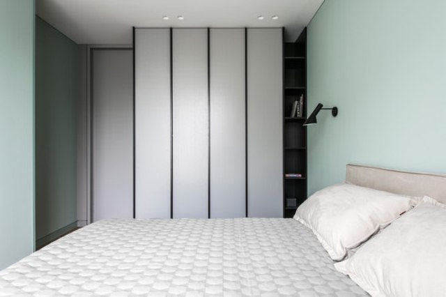The storage space is sleek on the outside and it makes it not so bulky