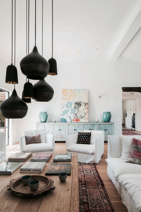 a stunning shabby turquoise sideboard and matching vases scream Mediterranean