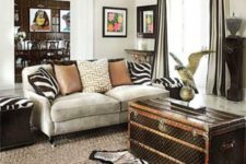 12 African flavor room with a large dark vintage chest as a coffee table – feel the adventure spirit