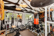 14 There’s a private gym made with yellow and orange touches
