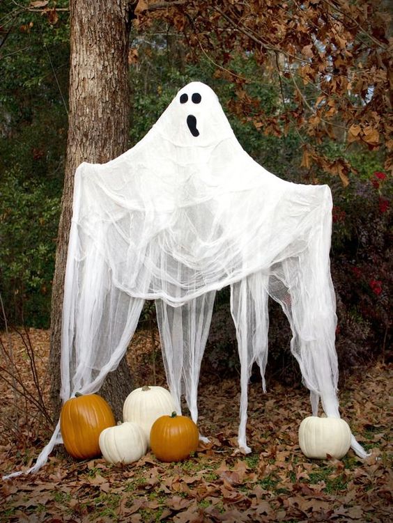 41 Halloween Ghost Decorations For Indoors And Outdoors - DigsDigs