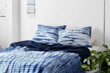18 bring a trendy and edgy feel to your neutral bedroom with sibori bedding