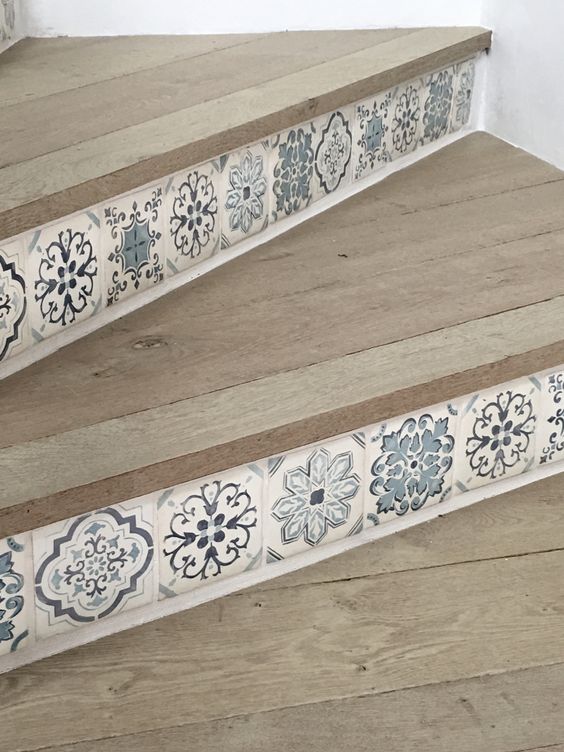 the stairs are decorated with traditional blue and white azulejo tiles