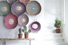 23 colorful wicker baskets and matching rugs to decorate the entryway