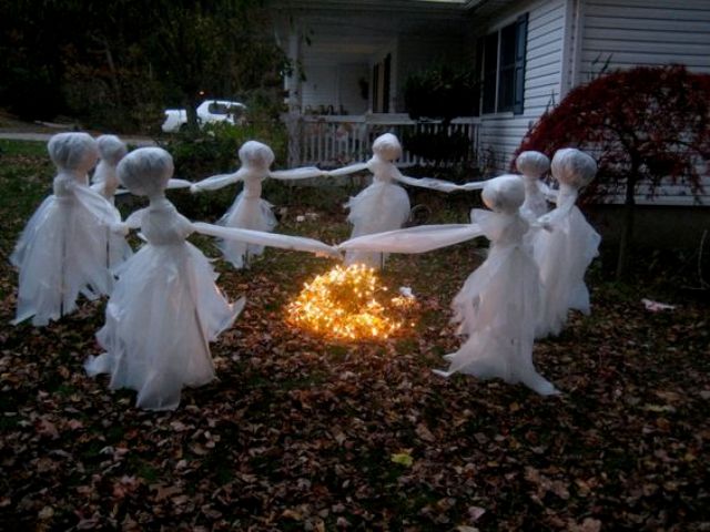 41 Halloween Ghost Decorations For Indoors And Outdoors - DigsDigs