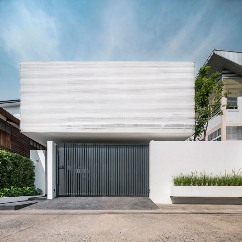 Modern Y House Protected From Urban Fuss Around