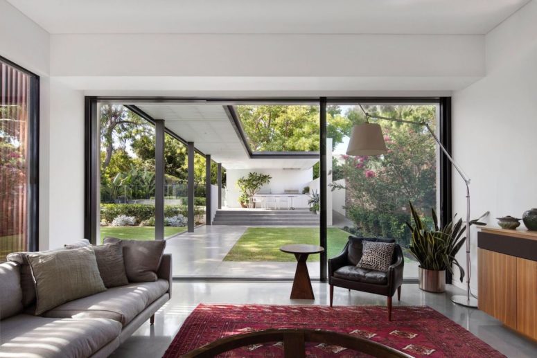 The internal spaces are closely connected to the garden as well and the transition areas serve as buffer zones The internal spaces are closely connected to the garden as well and the transition areas serve as buffer zones