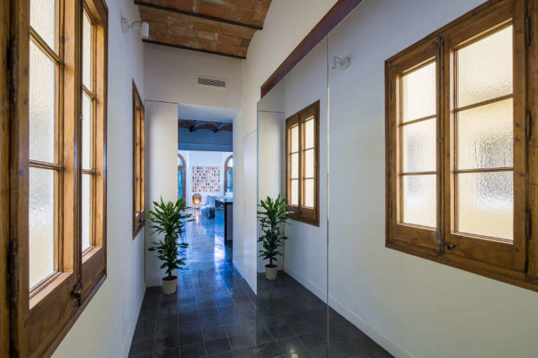 There's a mirror clad storage space in the corridor, it features enough storage space but still doesn't steal much space visually There's a mirror clad storage space in the corridor, it features enough storage space but still doesn't steal much space visually