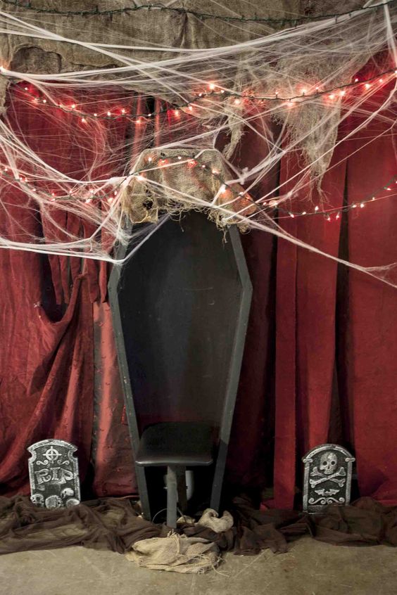 26 Cool Vampire Halloween Party Decor Ideas DigsDigs