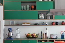 18 a modern bold green kitchen with copper framing and a grey backsplash looks cute and eye-catchy